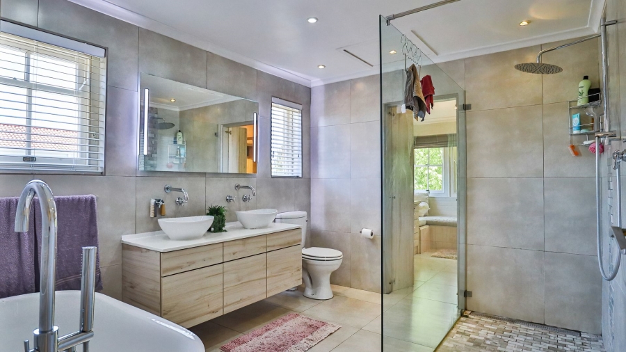 5 Bedroom Property for Sale in Constantia Western Cape